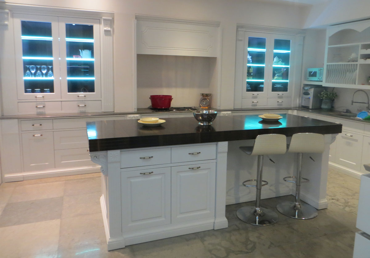 רהיטים שולחן מלכים מטבח